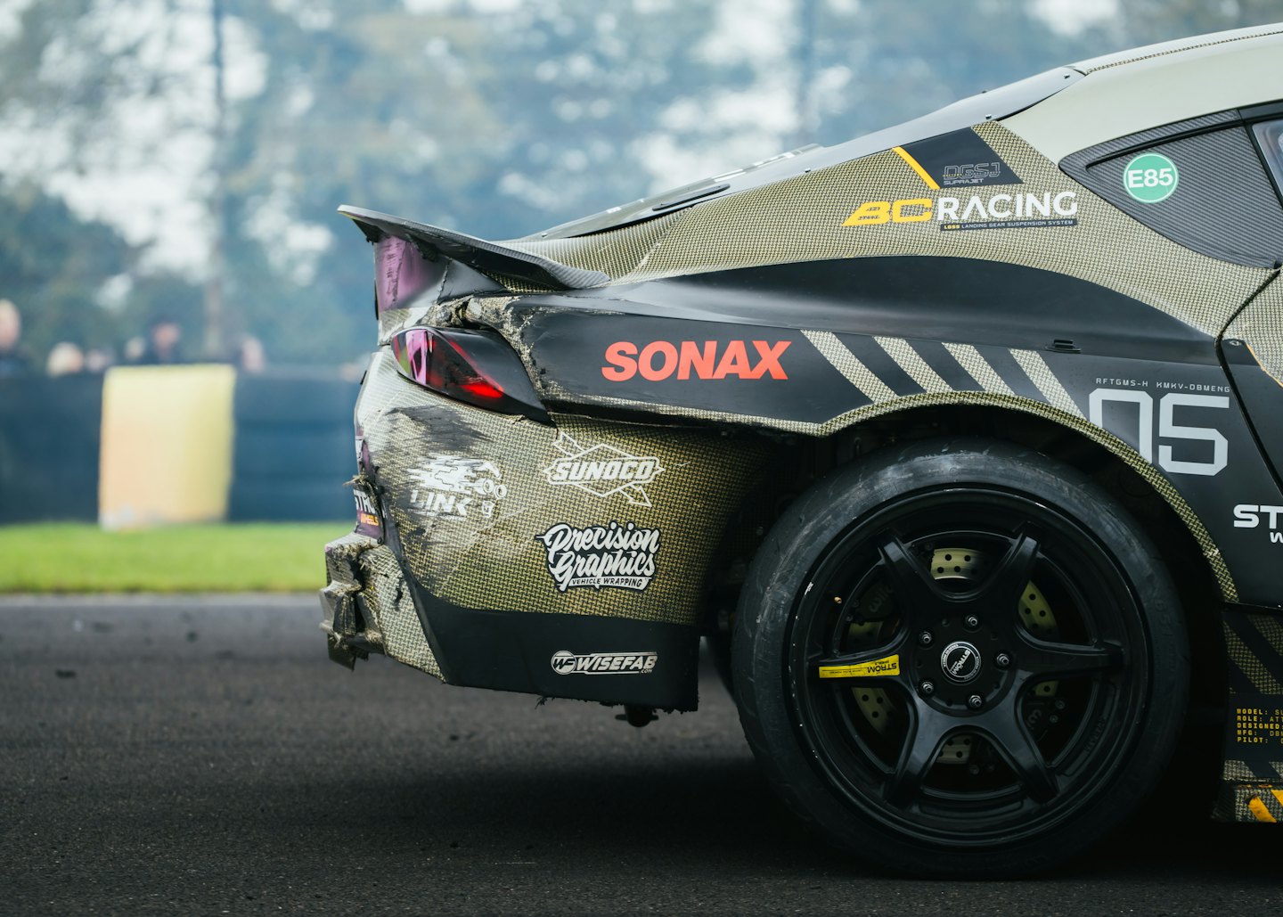 Oklejanie samochodu firmowego Kraków – projekt reklamy na aucie dostawczym