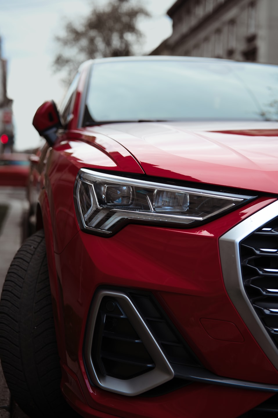 Oklejony samochód firmowy z logo – reklama mobilna w Krakowie