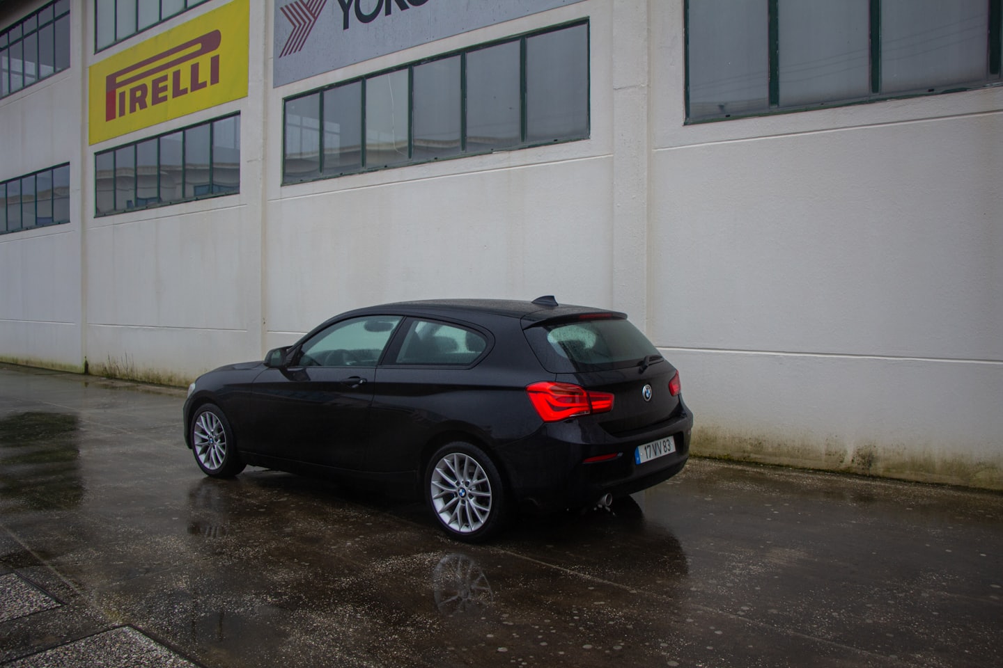 Ile kosztuje reklama na samochodzie w Krakowie – przykładowe oklejanie auta